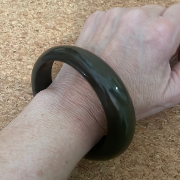 Chunky Asymmetric Lucite Plastic Green Bangle Bracelet Retro Vintage Jewelry - Picture 2 of 6